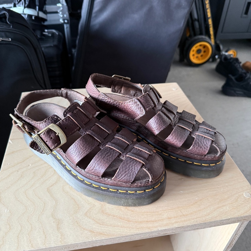 Dr martens Wrenlie grizzly fisherman sandals sz 7 womens